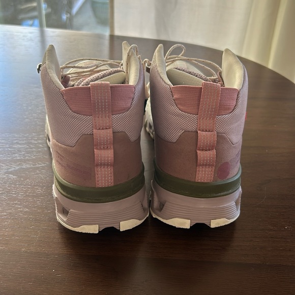 On Cloudtrax Rose | Ivory - Picture 2 of 8